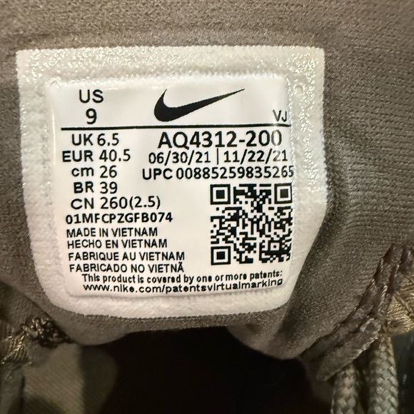 Nike Air Max Dia in Olive and Orange - Picture 9 of 10